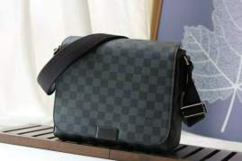 Picture of Louis Vuitton Mens Bags _SKUfw97506877fw